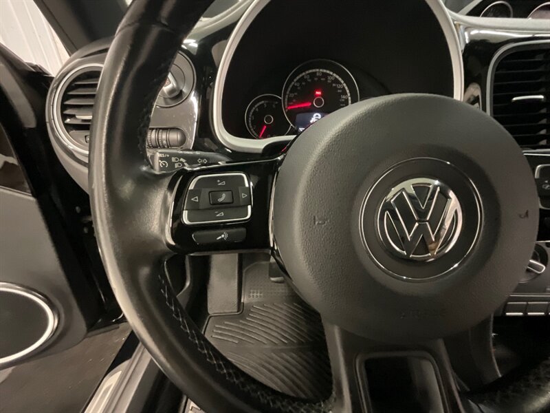 2013 Volkswagen Beetle TDI  / 2.0L 4Cyl Turbo Diesel / 6-SPEED  / Leather & Heated Seats / Pano Sunroof - Photo 35 - Gladstone, OR 97027