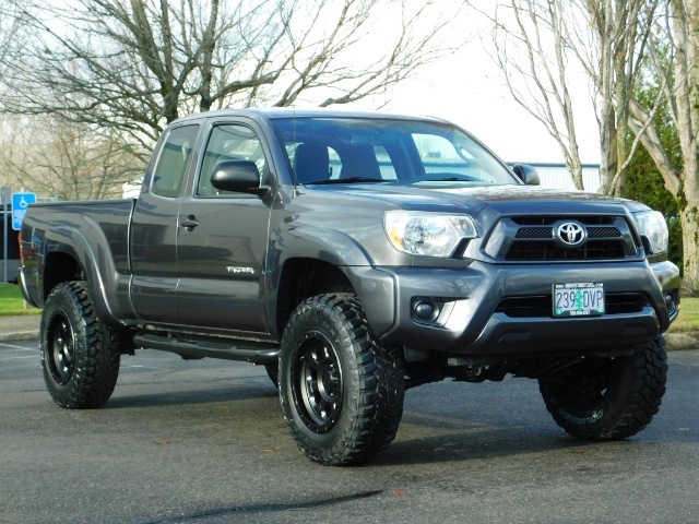 2013 Toyota Tacoma Access Cab 4Dr / 4X4 / 5-SPEED / 1-Owner / LIFTED