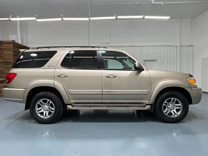 2007 Toyota Sequoia SR5 Sport Utility 4X4 / 4.7L V8 / 3RD ROW SEAT  Leather & Heated Seats / Sunroof / FRESH TIMING BELT + WATER PUMP SERVICE DONE - Photo 4 - Gladstone, OR 97027