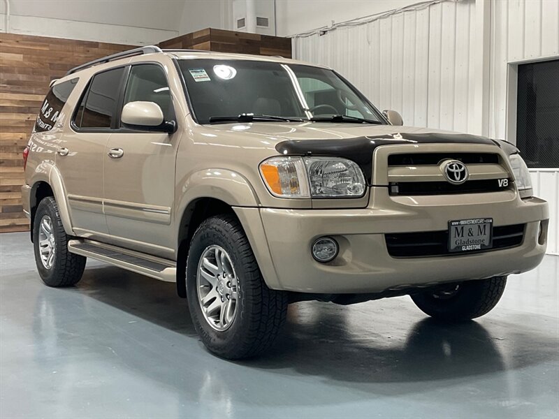 2007 Toyota Sequoia SR5 Sport Utility 4X4 / 4.7L V8 / 3RD ROW SEAT  Leather & Heated Seats / Sunroof / FRESH TIMING BELT + WATER PUMP SERVICE DONE - Photo 2 - Gladstone, OR 97027