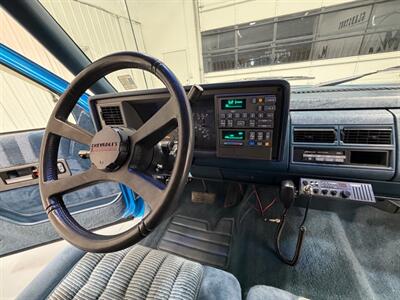 1992 Chevrolet C1500 Series Scottsdale 5.7L V8 / ONLY 84K MILES / BRAND NEW TIRES / ZERO RUST - Photo 17 - Gladstone, OR 97027