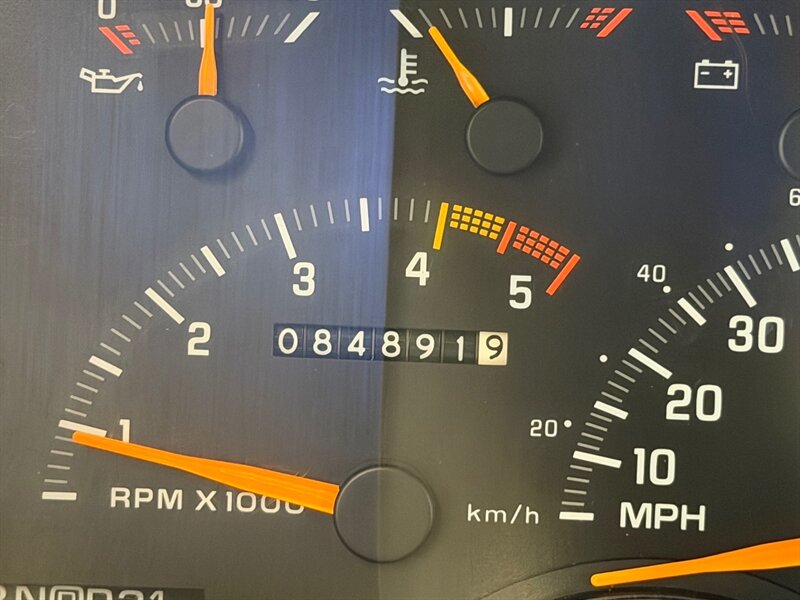 1992 Chevrolet C1500 Series Scottsdale 5.7L V8 / ONLY 84K MILES / BRAND NEW TIRES / ZERO RUST - Photo 45 - Gladstone, OR 97027