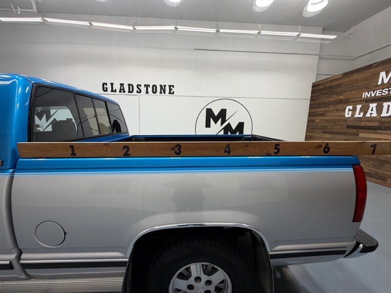 1992 Chevrolet C1500 Series Scottsdale 5.7L V8 / ONLY 84K MILES / BRAND NEW TIRES / ZERO RUST - Photo 9 - Gladstone, OR 97027