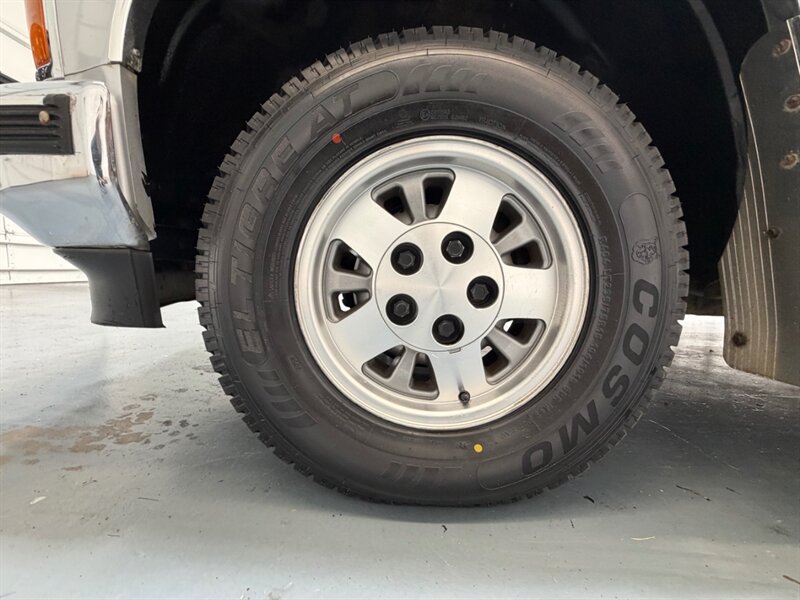 1992 Chevrolet C1500 Series Scottsdale 5.7L V8 / ONLY 84K MILES / BRAND NEW TIRES / ZERO RUST - Photo 23 - Gladstone, OR 97027