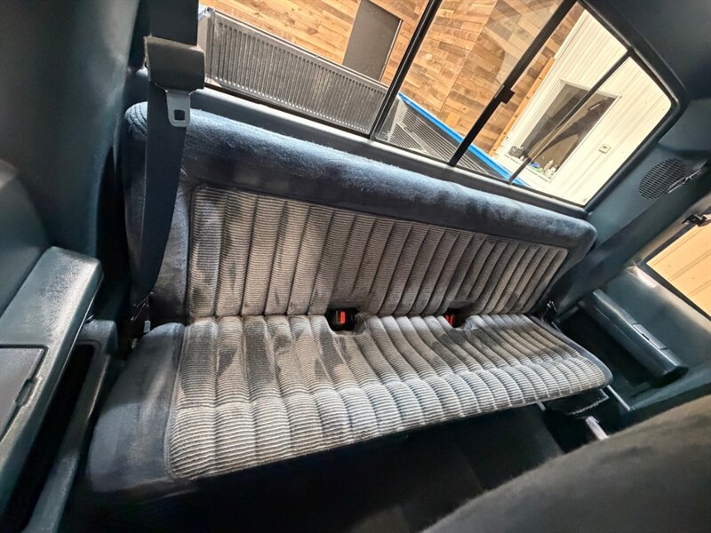 1992 Chevrolet C1500 Series Scottsdale 5.7L V8 / ONLY 84K MILES / BRAND NEW TIRES / ZERO RUST - Photo 14 - Gladstone, OR 97027