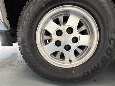 1992 Chevrolet C1500 Series Scottsdale 5.7L V8 / ONLY 84K MILES / BRAND NEW TIRES / ZERO RUST - Photo 42 - Gladstone, OR 97027