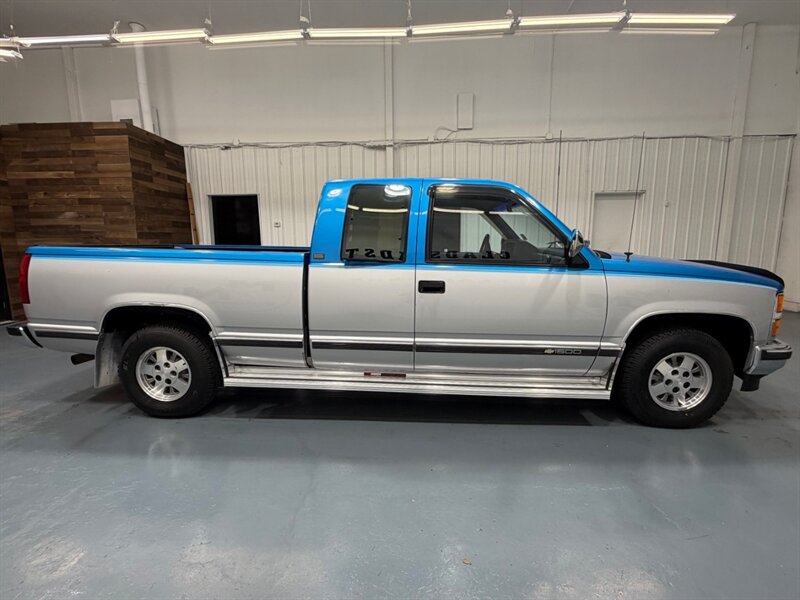 1992 Chevrolet C1500 Series Scottsdale 5.7L V8 / ONLY 84K MILES / BRAND NEW TIRES / ZERO RUST - Photo 4 - Gladstone, OR 97027