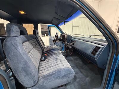 1992 Chevrolet C1500 Series Scottsdale 5.7L V8 / ONLY 84K MILES / BRAND NEW TIRES / ZERO RUST - Photo 15 - Gladstone, OR 97027