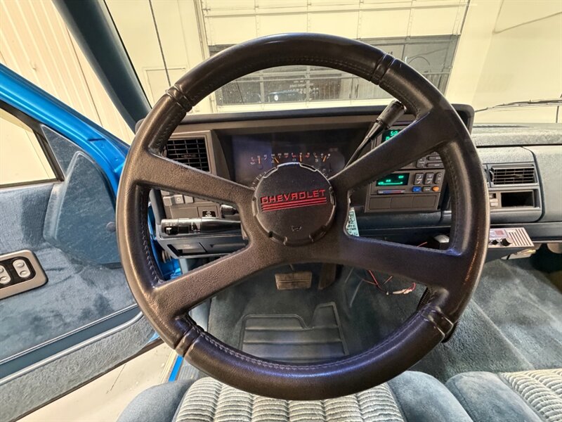 1992 Chevrolet C1500 Series Scottsdale 5.7L V8 / ONLY 84K MILES / BRAND NEW TIRES / ZERO RUST - Photo 16 - Gladstone, OR 97027