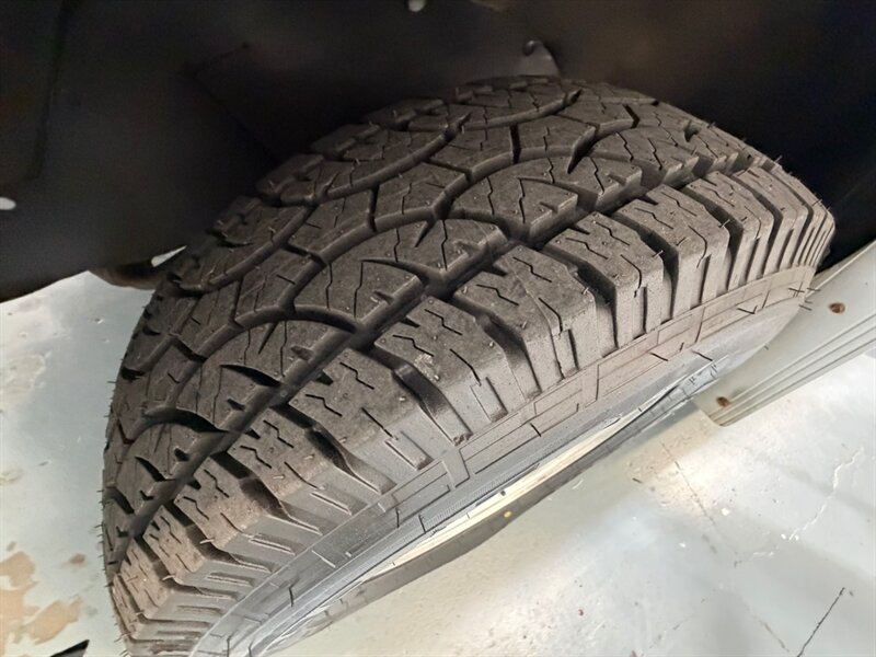 1992 Chevrolet C1500 Series Scottsdale 5.7L V8 / ONLY 84K MILES / BRAND NEW TIRES / ZERO RUST - Photo 24 - Gladstone, OR 97027