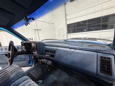 1992 Chevrolet C1500 Series Scottsdale 5.7L V8 / ONLY 84K MILES / BRAND NEW TIRES / ZERO RUST - Photo 34 - Gladstone, OR 97027