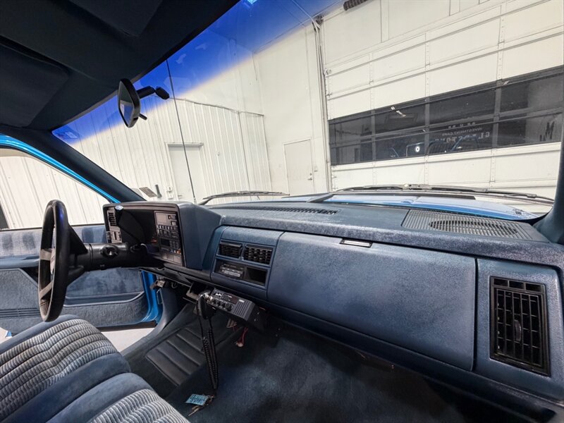 1992 Chevrolet C1500 Series Scottsdale 5.7L V8 / ONLY 84K MILES / BRAND NEW TIRES / ZERO RUST - Photo 34 - Gladstone, OR 97027