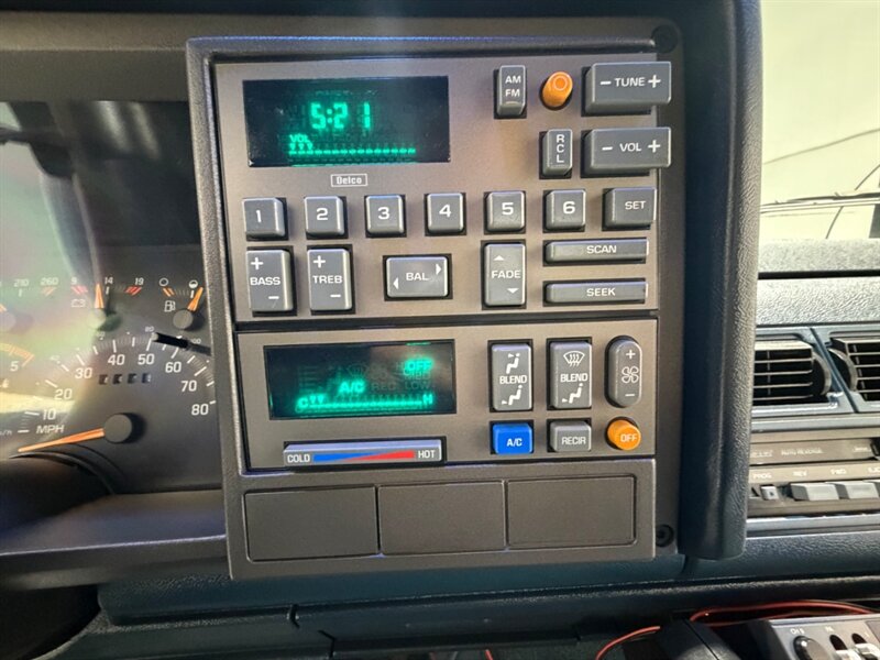 1992 Chevrolet C1500 Series Scottsdale 5.7L V8 / ONLY 84K MILES / BRAND NEW TIRES / ZERO RUST - Photo 18 - Gladstone, OR 97027