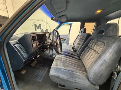 1992 Chevrolet C1500 Series Scottsdale 5.7L V8 / ONLY 84K MILES / BRAND NEW TIRES / ZERO RUST - Photo 12 - Gladstone, OR 97027