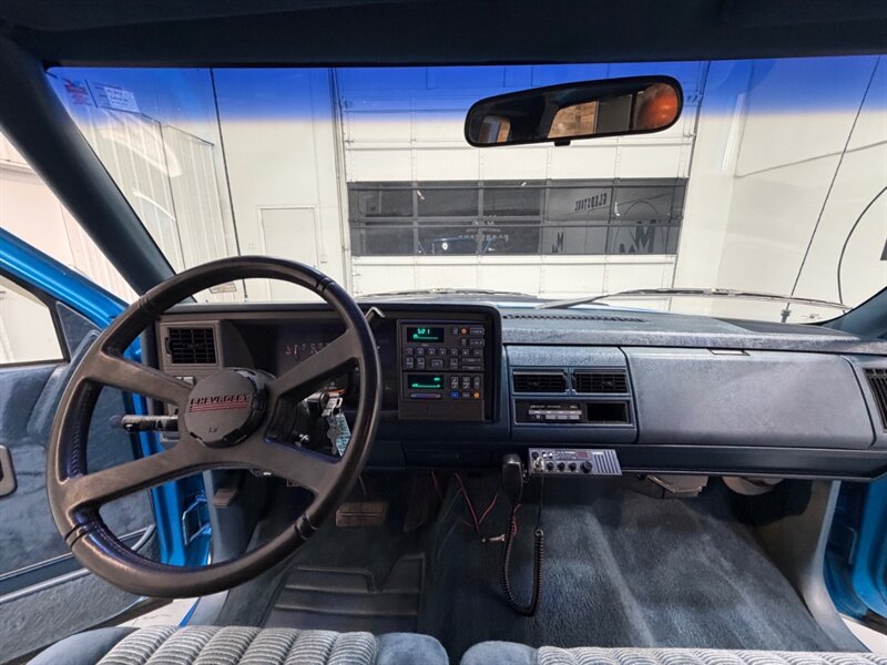 1992 Chevrolet C1500 Series Scottsdale 5.7L V8 / ONLY 84K MILES / BRAND NEW TIRES / ZERO RUST - Photo 39 - Gladstone, OR 97027