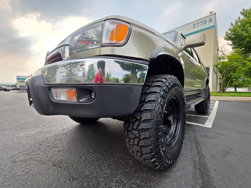 2002 Toyota 4Runner SR5 V6 / 4X4 / DIFF LOCK / TIMING BELT DONE / NEW TIRES / NEW LIFT / 1-OWNER - Photo 9 - Portland, OR 97217