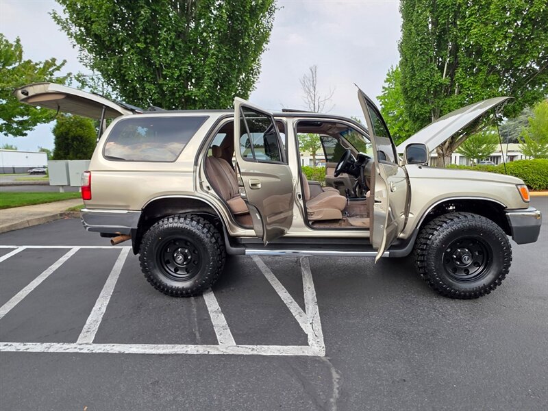 2002 Toyota 4Runner SR5 V6 / 4X4 / DIFF LOCK / TIMING BELT DONE / NEW TIRES / NEW LIFT / 1-OWNER - Photo 24 - Portland, OR 97217