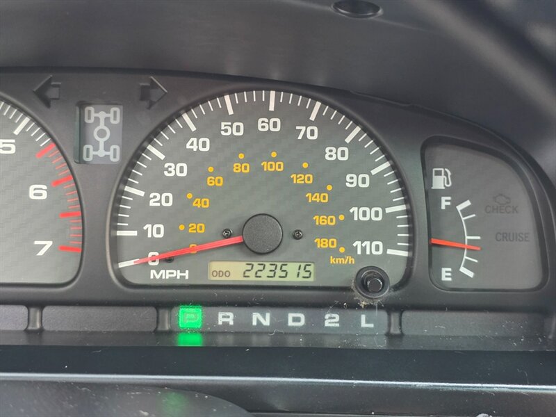 2002 Toyota 4Runner SR5 V6 / 4X4 / DIFF LOCK / TIMING BELT DONE / NEW TIRES / NEW LIFT / 1-OWNER - Photo 35 - Portland, OR 97217