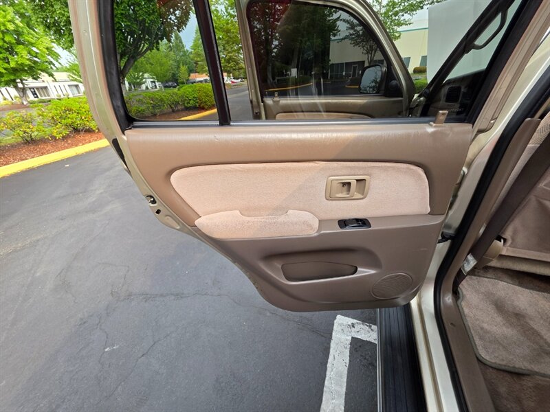 2002 Toyota 4Runner SR5 V6 / 4X4 / DIFF LOCK / TIMING BELT DONE / NEW TIRES / NEW LIFT / 1-OWNER - Photo 41 - Portland, OR 97217