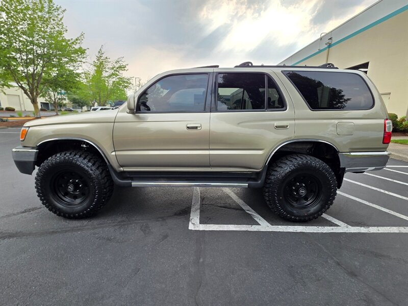 2002 Toyota 4Runner SR5 V6 / 4X4 / DIFF LOCK / TIMING BELT DONE / NEW TIRES / NEW LIFT / 1-OWNER - Photo 3 - Portland, OR 97217