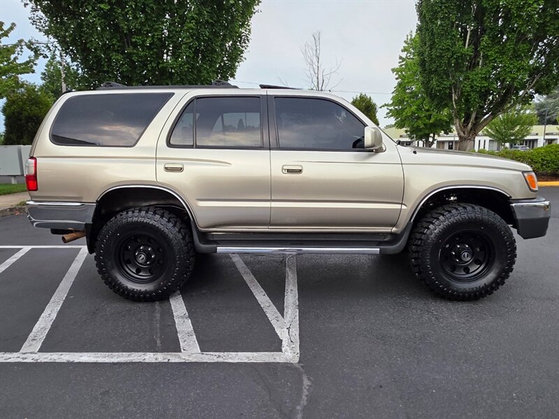 2002 Toyota 4Runner SR5 V6 / 4X4 / DIFF LOCK / TIMING BELT DONE / NEW TIRES / NEW LIFT / 1-OWNER - Photo 4 - Portland, OR 97217