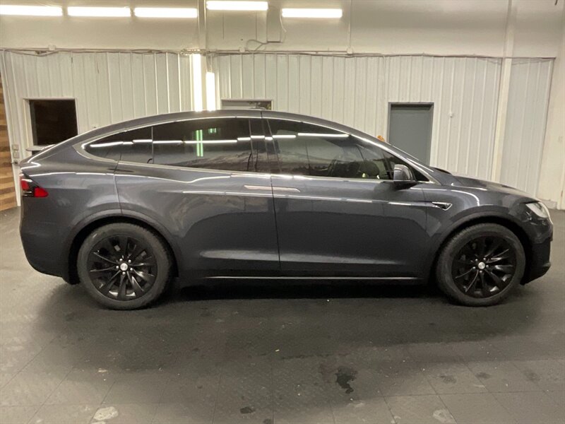 2017 Tesla Model X 100D Sport Utility AWD / Auto Pilot / 1-OWNER  LOCAL ORGON Tesla / Heated Seats / Navi / Auto Pilot / 47,000 MILES - Photo 4 - Gladstone, OR 97027