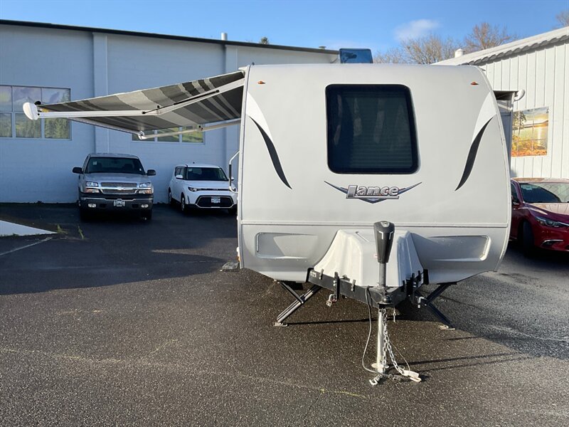 2019 LANCE M-1985 23FT / SLIDE OUT / HARDLY USED / LIKE NEW   - Photo 26 - Gladstone, OR 97027