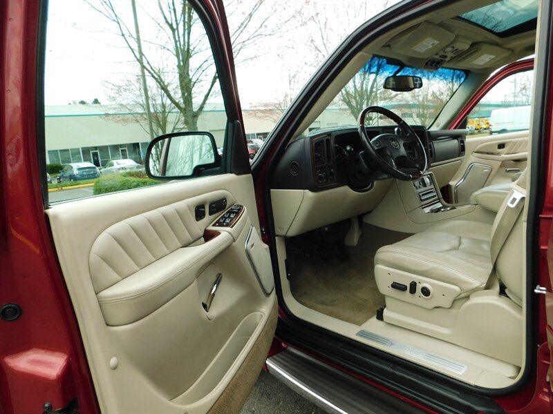 2005 Cadillac Escalade ESV Platinum Edition / AWD / DVDs / LOADED / CLEAN   - Photo 9 - Portland, OR 97217