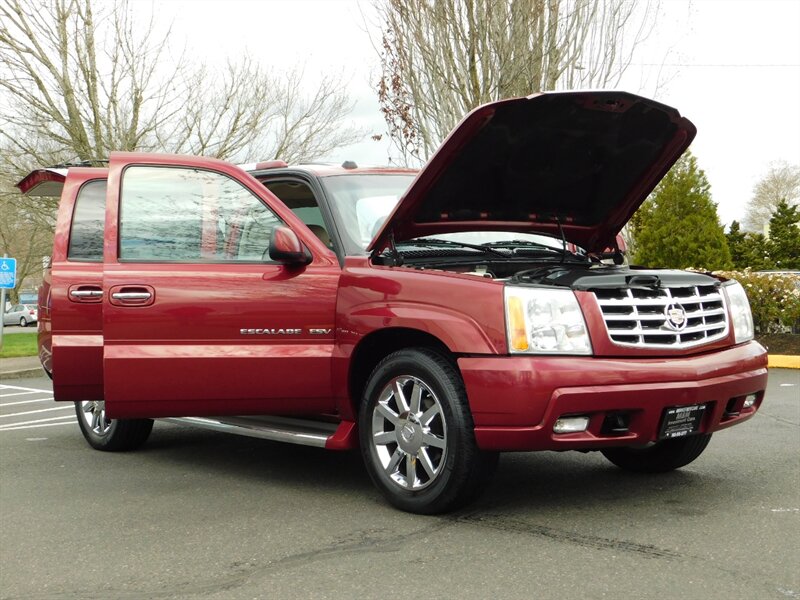 2005 Cadillac Escalade ESV Platinum Edition / AWD / DVDs / LOADED / CLEAN   - Photo 30 - Portland, OR 97217