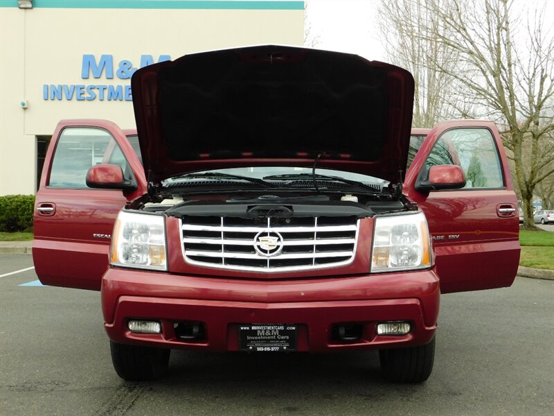 2005 Cadillac Escalade ESV Platinum Edition / AWD / DVDs / LOADED / CLEAN   - Photo 31 - Portland, OR 97217