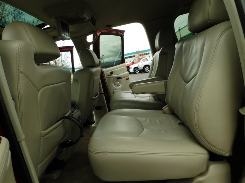 2005 Cadillac Escalade ESV Platinum Edition / AWD / DVDs / LOADED / CLEAN   - Photo 12 - Portland, OR 97217