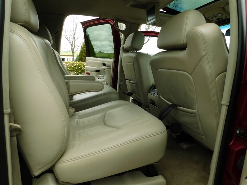 2005 Cadillac Escalade ESV Platinum Edition / AWD / DVDs / LOADED / CLEAN   - Photo 16 - Portland, OR 97217