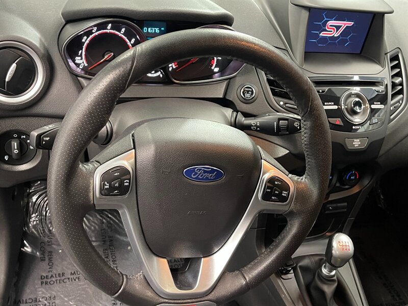 2019 Ford Fiesta ST Hatchback / 4Cyl TURBO / 6-SPEED / 16,000 MILES   - Photo 29 - Gladstone, OR 97027