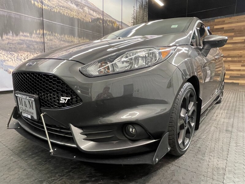 2019 Ford Fiesta ST Hatchback / 4Cyl TURBO / 6-SPEED / 16,000 MILES   - Photo 9 - Gladstone, OR 97027