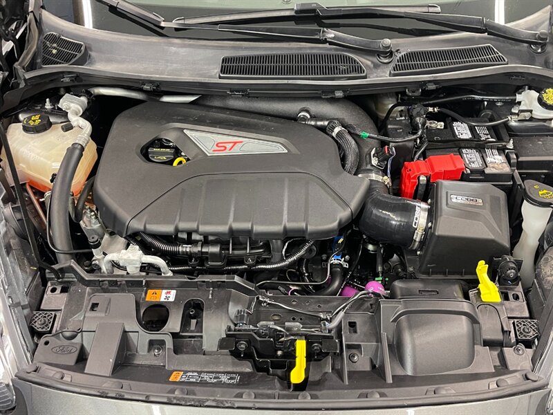 2019 Ford Fiesta ST Hatchback / 4Cyl TURBO / 6-SPEED / 16,000 MILES   - Photo 36 - Gladstone, OR 97027