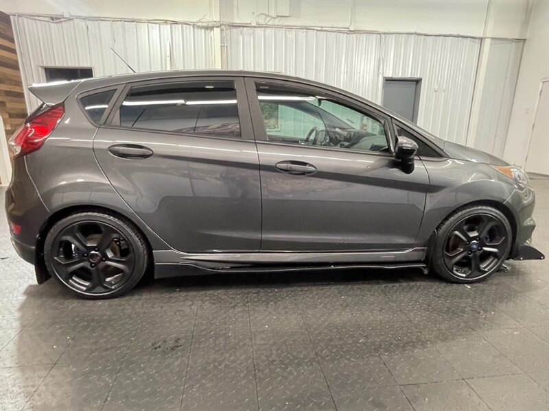 2019 Ford Fiesta ST Hatchback / 4Cyl TURBO / 6-SPEED / 16,000 MILES   - Photo 4 - Gladstone, OR 97027