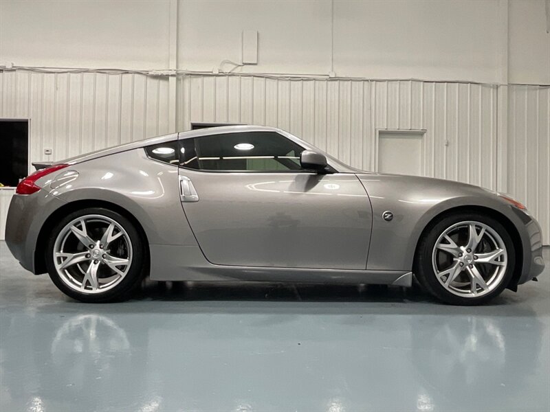 2010 Nissan 370Z Touring Coupe 2Dr / 3.7L V6 / ONLY 45,000 MILES  / LOCAL CAR - Photo 4 - Gladstone, OR 97027