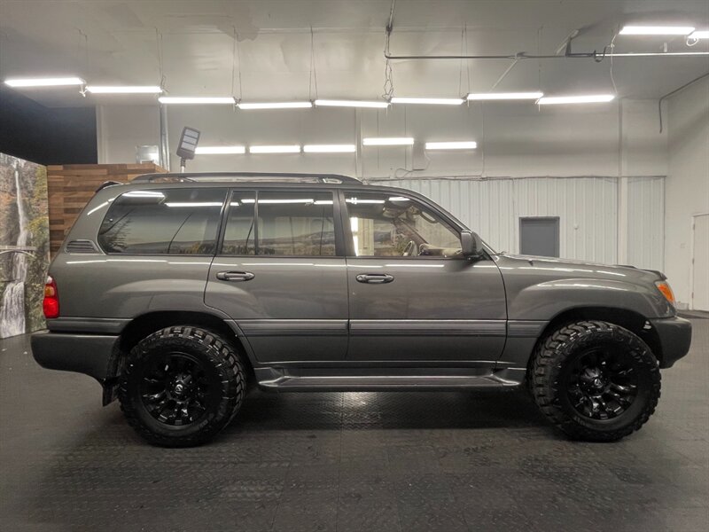 2002 Toyota Land Cruiser 4X4 / 3RD SEAT / NEW LIFT WHEELS TIRES   - Photo 4 - Gladstone, OR 97027