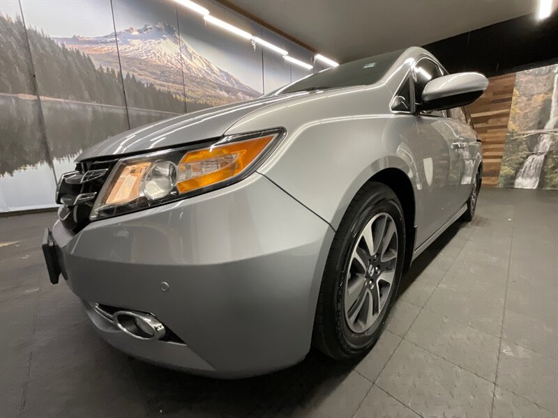 2016 Honda Odyssey Touring MiniVan 8-Passenger / LOADED / 26,000 MILE  Leather & Heated Seats / Navigation & Camera / Sunroof / DVD / LOCAL / BRAND NEW TIRES / CLEAN & LOW MILES - Photo 44 - Gladstone, OR 97027