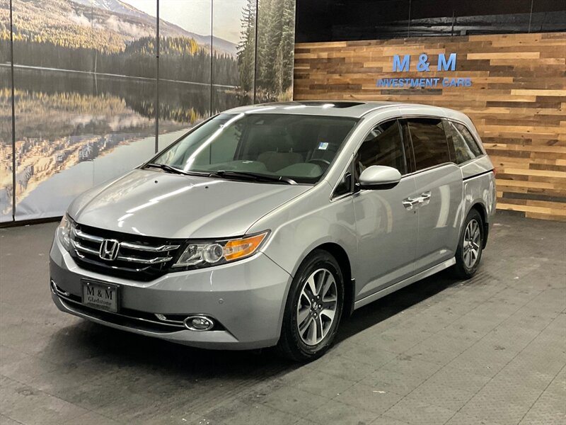 2016 Honda Odyssey Touring MiniVan 8-Passenger / LOADED / 26,000 MILE  Leather & Heated Seats / Navigation & Camera / Sunroof / DVD / LOCAL / BRAND NEW TIRES / CLEAN & LOW MILES - Photo 25 - Gladstone, OR 97027