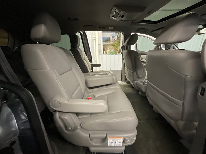 2016 Honda Odyssey Touring MiniVan 8-Passenger / LOADED / 26,000 MILE  Leather & Heated Seats / Navigation & Camera / Sunroof / DVD / LOCAL / BRAND NEW TIRES / CLEAN & LOW MILES - Photo 14 - Gladstone, OR 97027