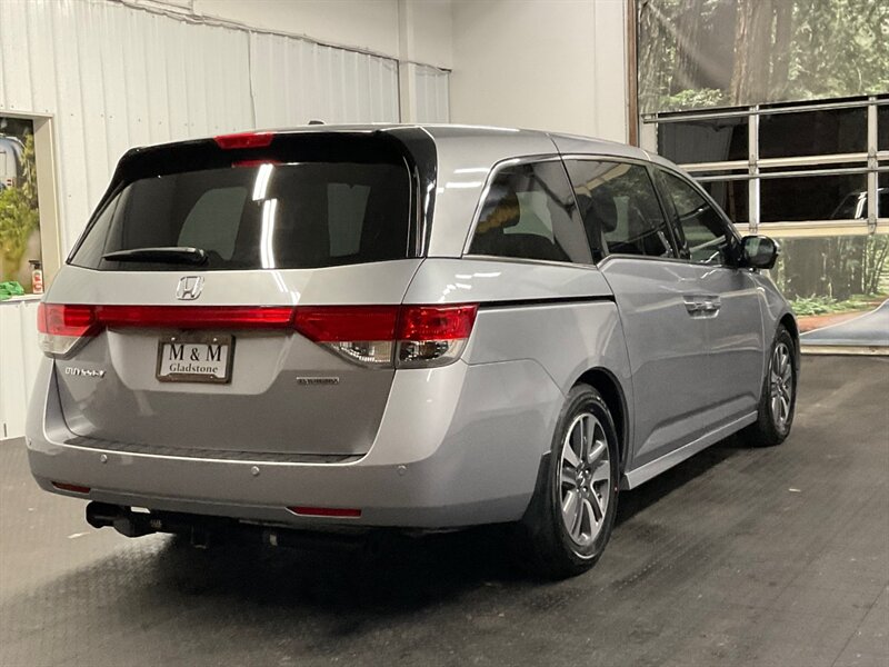 2016 Honda Odyssey Touring MiniVan 8-Passenger / LOADED / 26,000 MILE  Leather & Heated Seats / Navigation & Camera / Sunroof / DVD / LOCAL / BRAND NEW TIRES / CLEAN & LOW MILES - Photo 7 - Gladstone, OR 97027