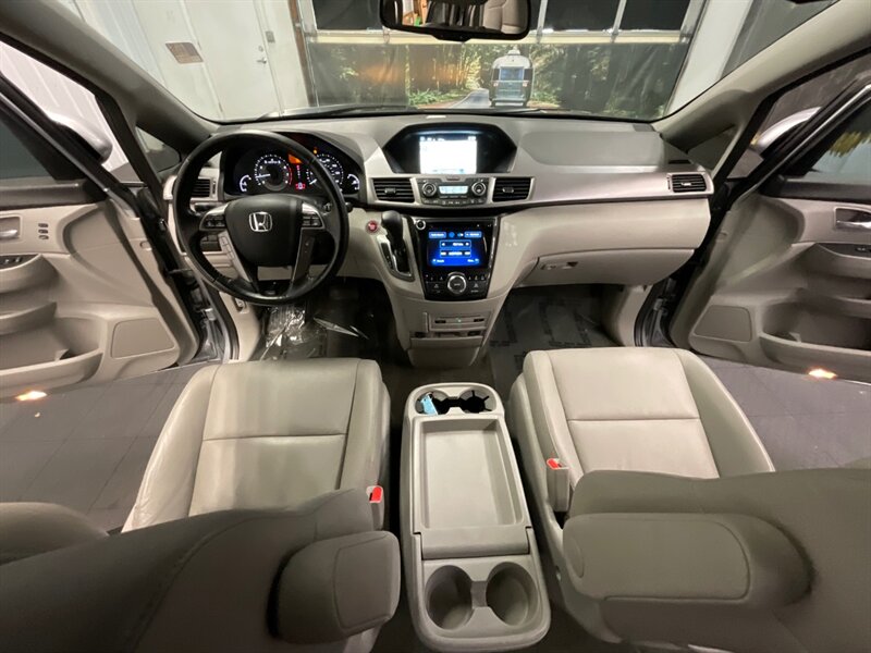 2016 Honda Odyssey Touring MiniVan 8-Passenger / LOADED / 26,000 MILE  Leather & Heated Seats / Navigation & Camera / Sunroof / DVD / LOCAL / BRAND NEW TIRES / CLEAN & LOW MILES - Photo 16 - Gladstone, OR 97027