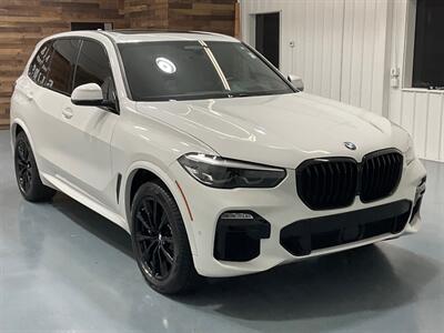 2020 BMW X5 M50i xDrive / 4.4L V8 Twin Turbo / M-SPORT PKG  / Panoramic Sunroof / Heated & Cooled Leather Seats / 20