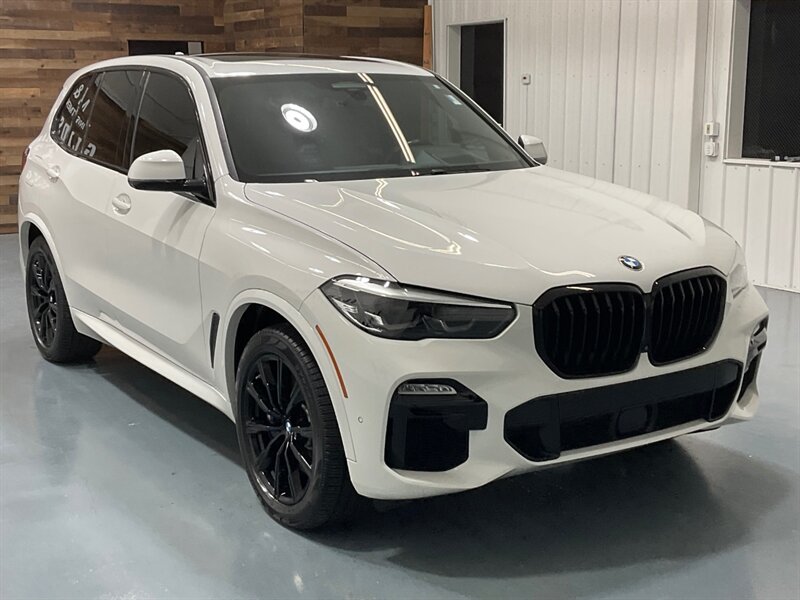 2020 BMW X5 M50i xDrive / 4.4L V8 Twin Turbo / M-SPORT PKG  / Panoramic Sunroof / Heated & Cooled Leather Seats / 20 " Black Wheels - Photo 2 - Gladstone, OR 97027