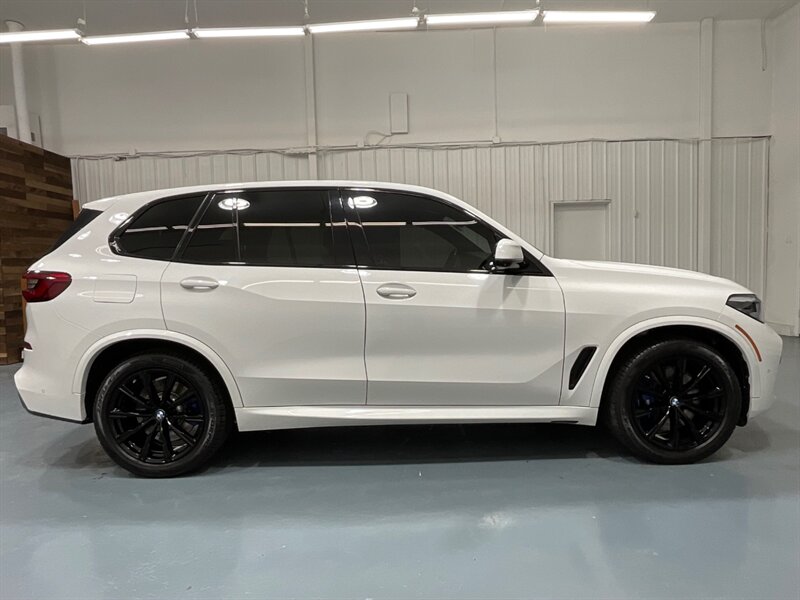 2020 BMW X5 M50i xDrive / 4.4L V8 Twin Turbo / M-SPORT PKG  / Panoramic Sunroof / Heated & Cooled Leather Seats / 20 " Black Wheels - Photo 4 - Gladstone, OR 97027