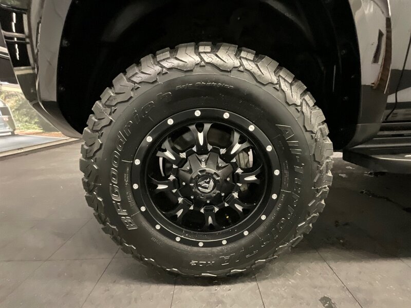 2020 Toyota 4Runner 4x4 SR5 / TRD PRO CUSTOM UPGRADE / LIFTED  TRD PRO SKID PLATE / LEATHER SEATS & HEATED SEATS / NEW LIFT w. NEW FUEL WHEELS & BF GOODRICH TIRES / LUGGAGE RACK / SHARP !! - Photo 22 - Gladstone, OR 97027