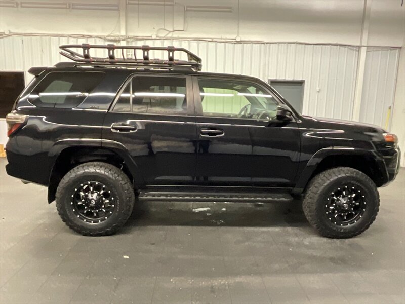 2020 Toyota 4Runner 4x4 SR5 / TRD PRO CUSTOM UPGRADE / LIFTED  TRD PRO SKID PLATE / LEATHER SEATS & HEATED SEATS / NEW LIFT w. NEW FUEL WHEELS & BF GOODRICH TIRES / LUGGAGE RACK / SHARP !! - Photo 4 - Gladstone, OR 97027