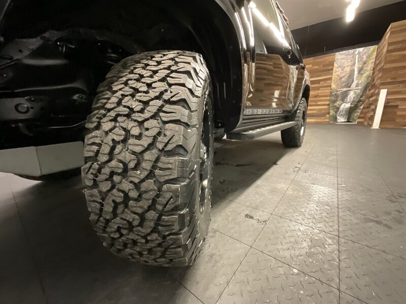 2020 Toyota 4Runner 4x4 SR5 / TRD PRO CUSTOM UPGRADE / LIFTED  TRD PRO SKID PLATE / LEATHER SEATS & HEATED SEATS / NEW LIFT w. NEW FUEL WHEELS & BF GOODRICH TIRES / LUGGAGE RACK / SHARP !! - Photo 23 - Gladstone, OR 97027