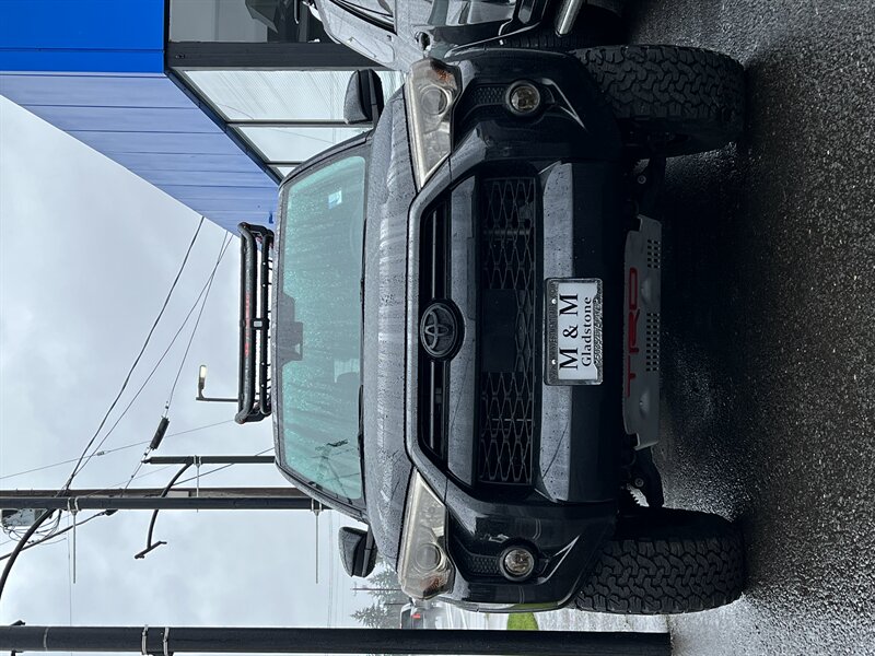 2020 Toyota 4Runner 4x4 SR5 / TRD PRO CUSTOM UPGRADE / LIFTED  TRD PRO SKID PLATE / LEATHER SEATS & HEATED SEATS / NEW LIFT w. NEW FUEL WHEELS & BF GOODRICH TIRES / LUGGAGE RACK / SHARP !! - Photo 45 - Gladstone, OR 97027